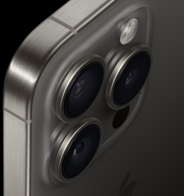 Chế độ chụp ban đêm trên iPhone 15 Pro được cải thiện giúp đối tượng được chụp nổi bật hơn ngay cả trong môi trường thiếu ánh sáng